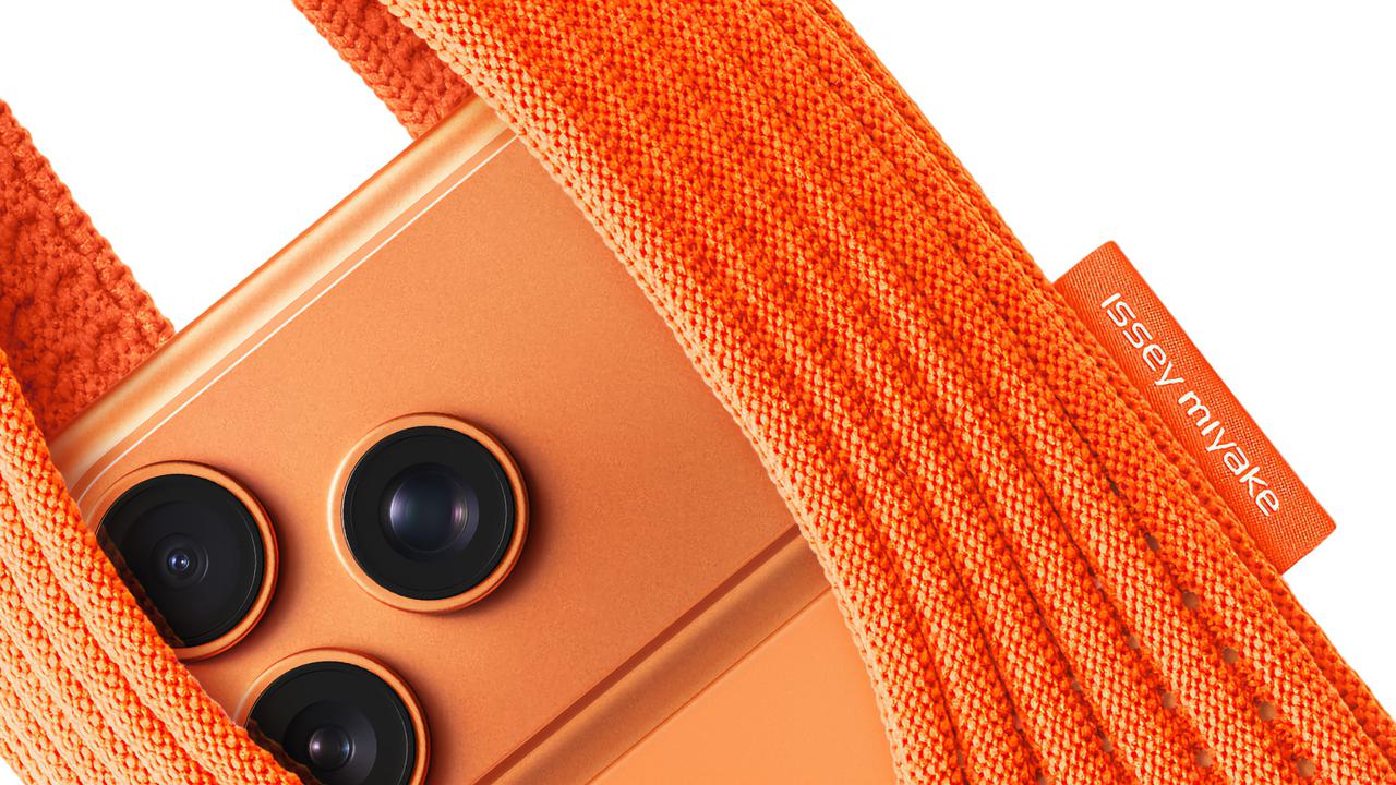 Minimal knit iPhone Pocket hanging on a wall